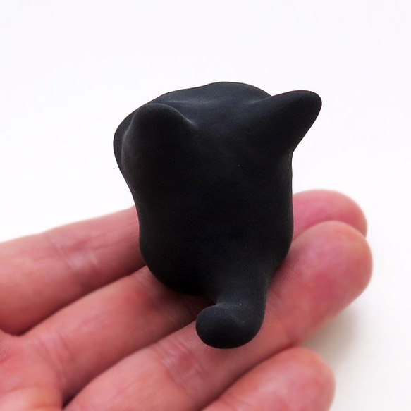 Mame Nyanko / 一隻厚臉皮的小黑貓雕像 第4張的照片