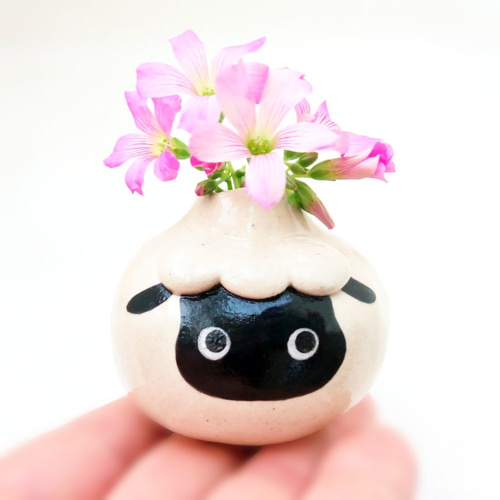 小さな羊の一輪挿し 陶器のひつじ 一輪挿し・花瓶・花器 工房