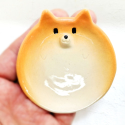 小さなちいさな柴犬の皿　陶器の豆皿 1枚目の画像
