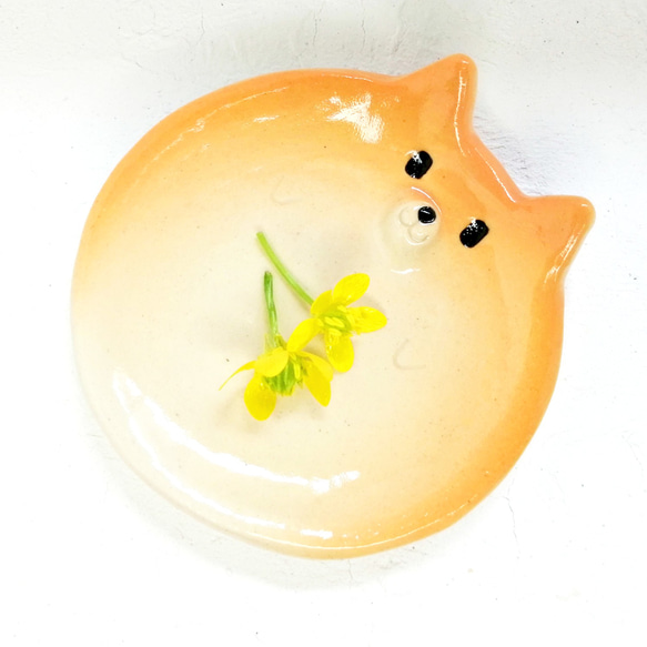 小さなちいさな柴犬の皿　陶器の豆皿 3枚目の画像