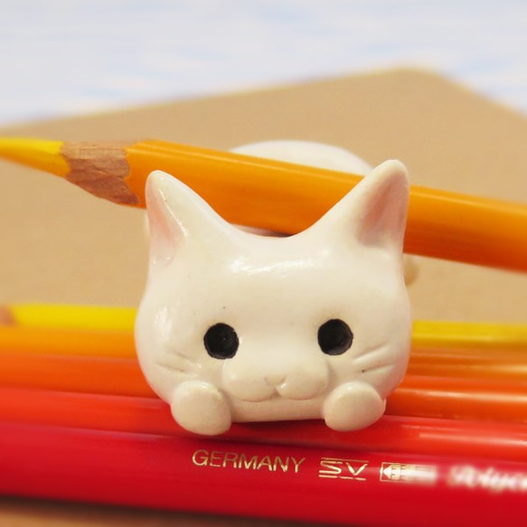 小さな白猫　ペンレスト１ 1枚目の画像