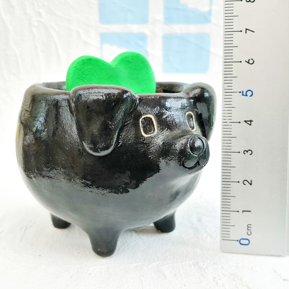 小さなラブラドール植木鉢・黒　陶器のわんこプランター 4枚目の画像