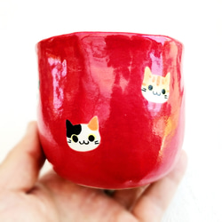 猫のイラストマグカップ・レッド　＊試作品　陶器のにゃんこ　冷たい飲み物にもどうぞ 2枚目の画像