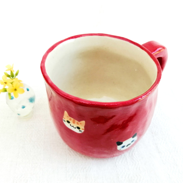 猫のイラストマグカップ・レッド　＊試作品　陶器のにゃんこ　冷たい飲み物にもどうぞ 4枚目の画像