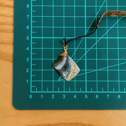 單純而簡練-海洋碧玉方牌xBrass.金屬線纏絲吊墜(可優惠加購鍊子) 第6張的照片