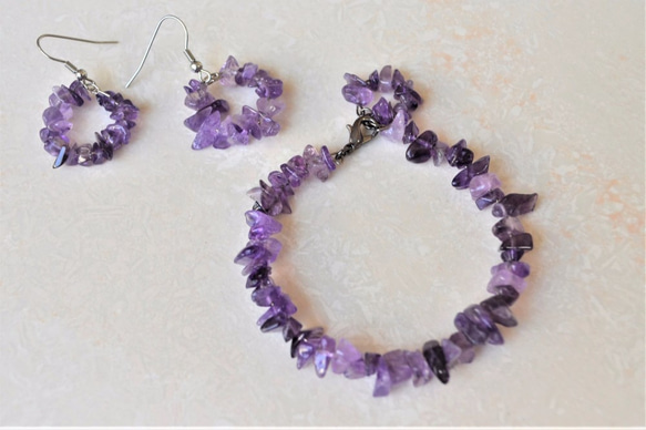 紫水晶-隨形串珠手環+不鏽鋼耳勾耳環(絕版) 第3張的照片