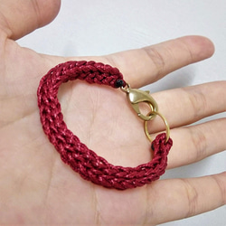 單純而簡練-鎖鏈結的三缺一.單色仿皮繩勾針編織x銅釦手環(微瑕) 第7張的照片