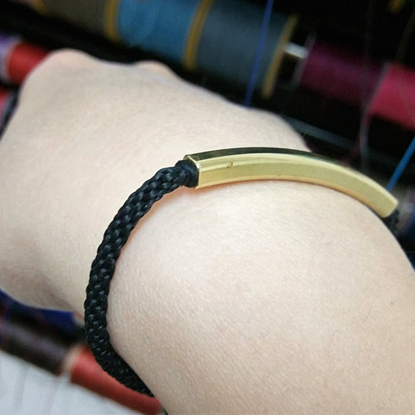 單純而簡練-黃銅方形彎管x8股線.泰國蠟線盤編珠扣手環 第5張的照片