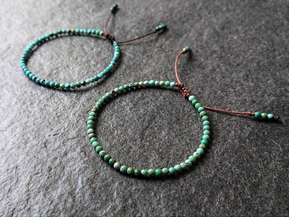 串鍊-綠松石小圓珠x平結伸縮繩.南美蠟線串珠手環(限量特價) 第1張的照片