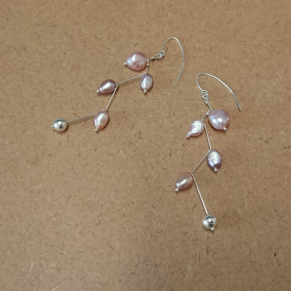 隨性不隨便-[枝枒].隨形珍珠xS925純銀.金屬線纏絲吊墜耳勾耳環 第2張的照片