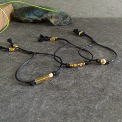 單純而簡練-黃銅彎管/串珠.仿皮繩伸縮結手鍊 第8張的照片