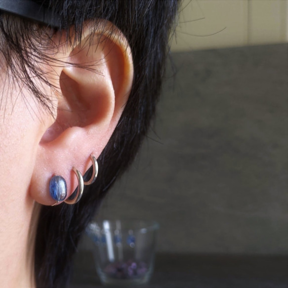 單純而簡練-冰透扁橢藍晶石xS925.金屬線拗線耳勾耳夾耳環 第10張的照片