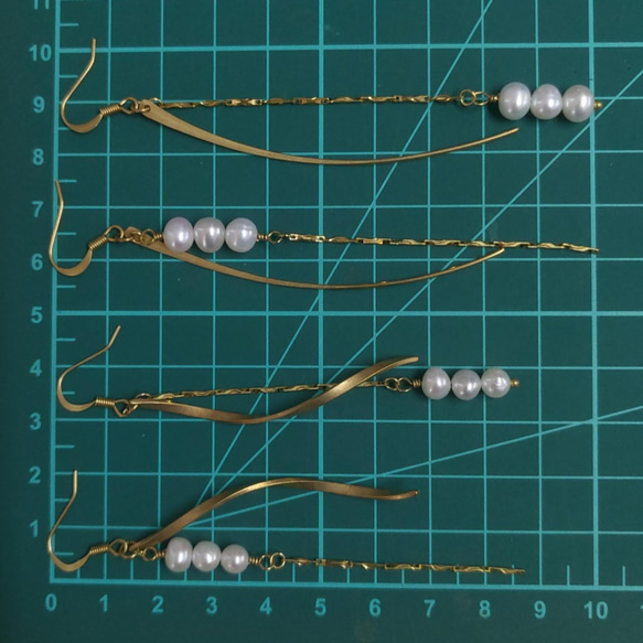 精緻也大氣-[月如鉤]S.珍珠x黃銅鍊x黃銅彎片.黃銅耳勾耳針耳環 第10張的照片