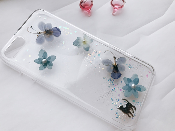 iPhone7/8 押し花ケース～ブルーエルフィン 〈花猫＊蝶々〉 スマホケース 一点物 iPhoneケース 3枚目の画像