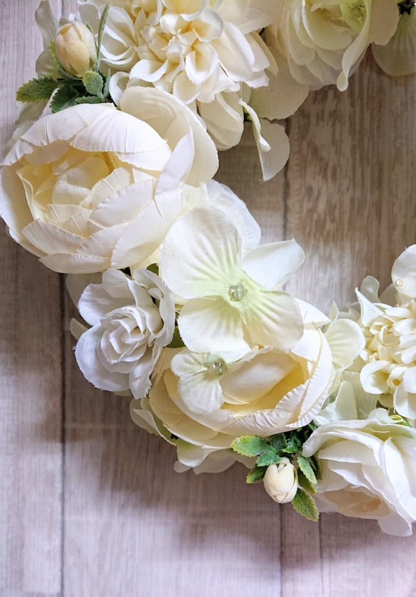 白い着せ替えリース♪ウェディングブーケと同じ高品質のお花を使用♪お花たっぷり大き目♪生花みたいに綺麗♪高品質なのに安い 4枚目の画像