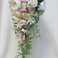フレンチローズのキャスケードブーケ。高品質な造花使用♪ブートニア付き♪生花みたいに綺麗な造花です♪高品質なのに安い 3枚目の画像