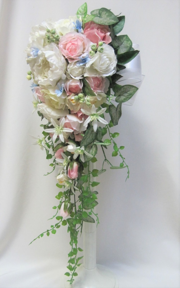 フレンチローズのキャスケードブーケ。高品質な造花使用♪ブートニア付き♪生花みたいに綺麗な造花です♪高品質なのに安い 3枚目の画像