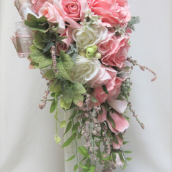 ピンクのキャスケードブーケ。高品質な造花使用♪ブートニア付き♪生花みたいに綺麗な造花です♪高品質なのに安い 6枚目の画像