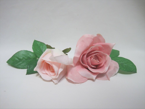 ピンクのキャスケードブーケ。高品質な造花使用♪ブートニア付き♪生花みたいに綺麗な造花です♪高品質なのに安い 10枚目の画像