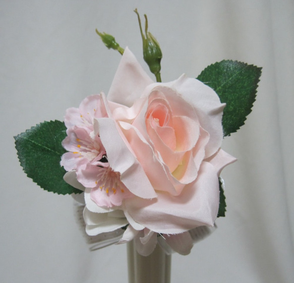 桜とチューリップのクラッチブーケ♪ブートニア付き♪生花みたいに綺麗な造花です♪高品質なのに安い 6枚目の画像