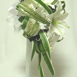 カサブランカのティアドロップブーケ♪セール中♪ウェディングブーケ♪生花みたいに綺麗な造花です♪高品質なのに安い 5枚目の画像