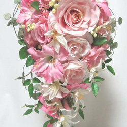 ピンクのバラのキャスケードブーケ♪セール中♪ウェディングブーケ♪生花みたいに綺麗な造花です♪高品質なのに安い 1枚目の画像