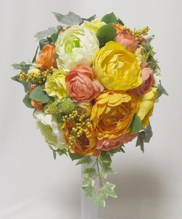 ラナンキュラスとオールドローズの丸いブーケ♪セール中♪ウェディングブーケ♪生花みたいに綺麗な造花です♪高品質なのに安い 1枚目の画像