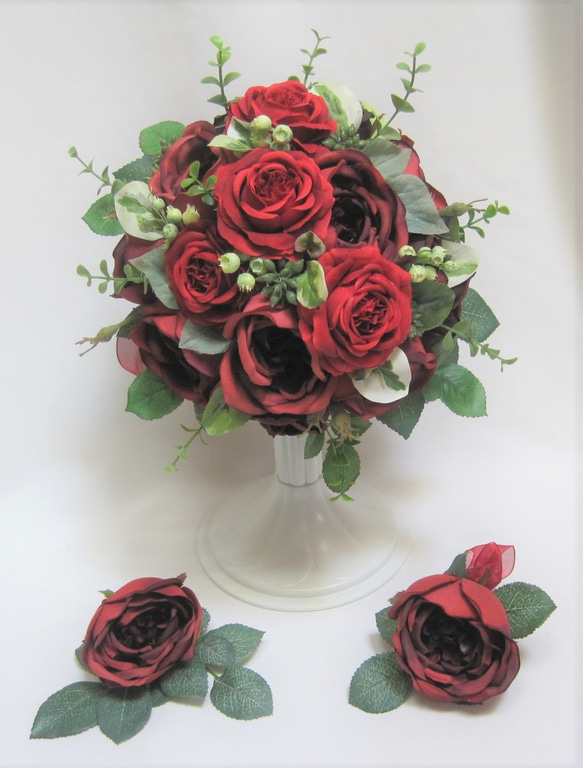 真紅のバラのラウンドブーケ♪ブートニアと髪飾り付き♪ウェディングブーケ♪生花みたいに綺麗な造花です♪高品質なのに安い 2枚目の画像
