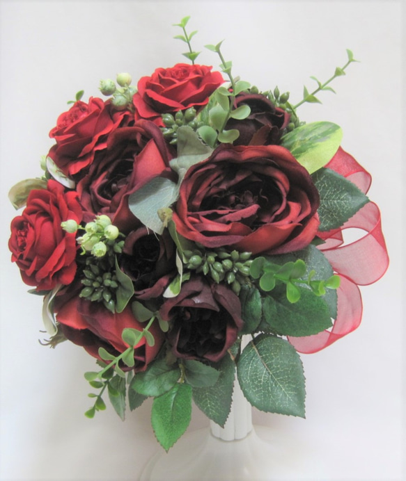 真紅のバラのラウンドブーケ♪ブートニアと髪飾り付き♪ウェディングブーケ♪生花みたいに綺麗な造花です♪高品質なのに安い 3枚目の画像