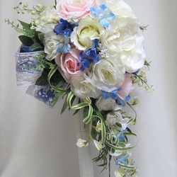 サムシングブルーのキャスケードブーケ。高品質な造花使用♪ブートニア付き♪生花みたいに綺麗な造花です♪高品質なのに安い 6枚目の画像