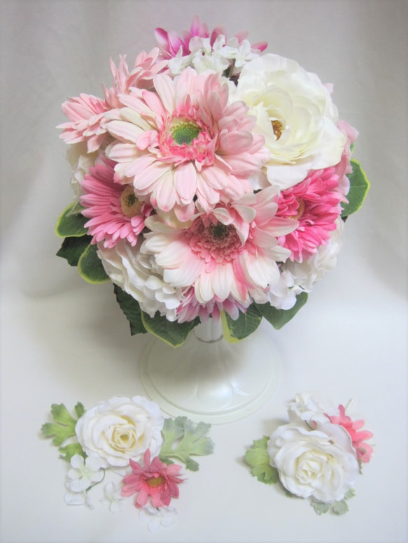 ガーベラのラウンドブーケ。高品質な造花使用♪ブートニア付き♪生花みたいに綺麗な造花です♪高品質なのに安い 2枚目の画像