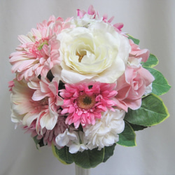 ガーベラのラウンドブーケ。高品質な造花使用♪ブートニア付き♪生花みたいに綺麗な造花です♪高品質なのに安い 3枚目の画像