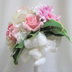 ガーベラのラウンドブーケ。高品質な造花使用♪ブートニア付き♪生花みたいに綺麗な造花です♪高品質なのに安い 5枚目の画像