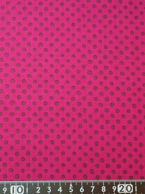 USAコットン　濃いピンク地茶水玉柄　布地　生地　水玉　水玉柄 1枚目の画像