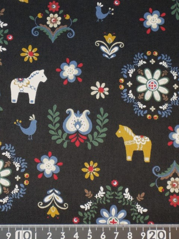 ★国産コットン★カラフルな花とダーラナホース柄★　布地　生地　ルシアン　My folklore　花柄　ダーラナホース柄 1枚目の画像