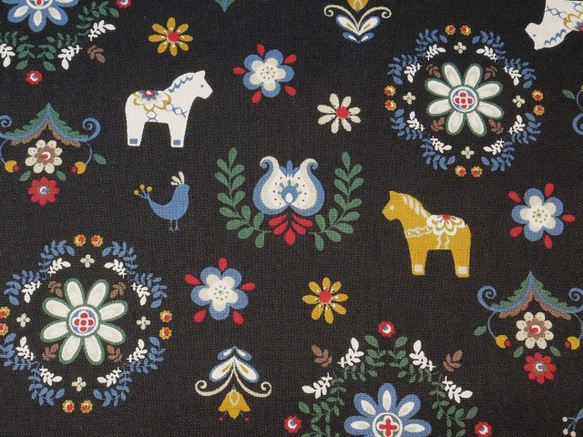 ★国産コットン★カラフルな花とダーラナホース柄★　布地　生地　ルシアン　My folklore　花柄　ダーラナホース柄 3枚目の画像