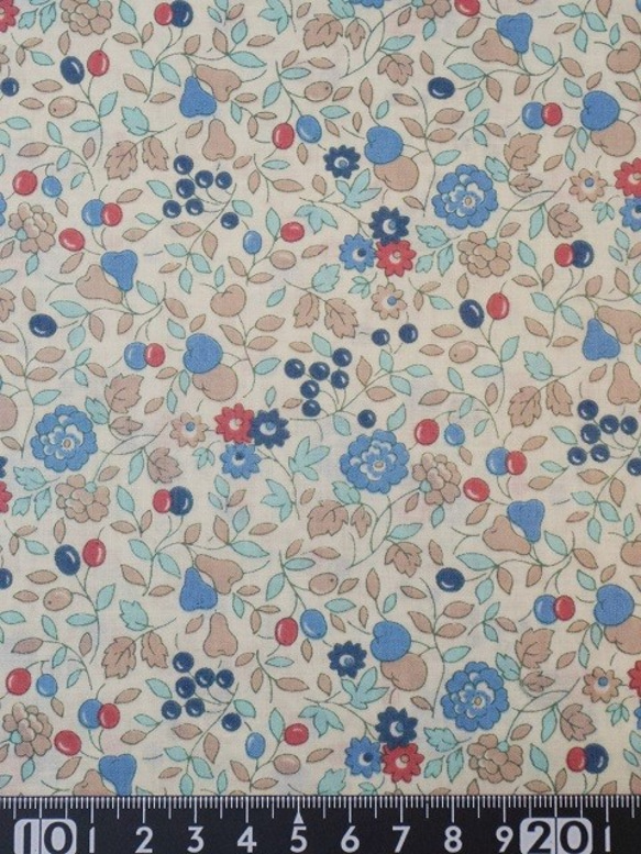 ★国産コットン★赤と青の実と花柄★　布地　生地　ルシアン　memoireaparis　花柄 1枚目の画像