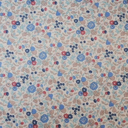 ★国産コットン★赤と青の実と花柄★　布地　生地　ルシアン　memoireaparis　花柄 2枚目の画像