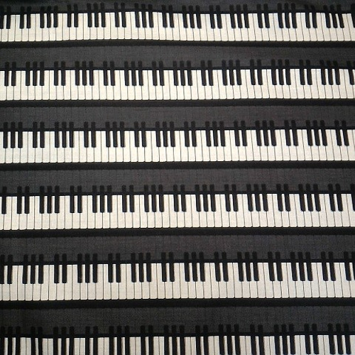 楽譜とピアノ鍵盤の刺繍布 62c x 72cm 手作り Rug 楽譜とピアノ鍵盤の刺繍布 62c x 72cm 手作り Rug AMBERINTERIORS_AE