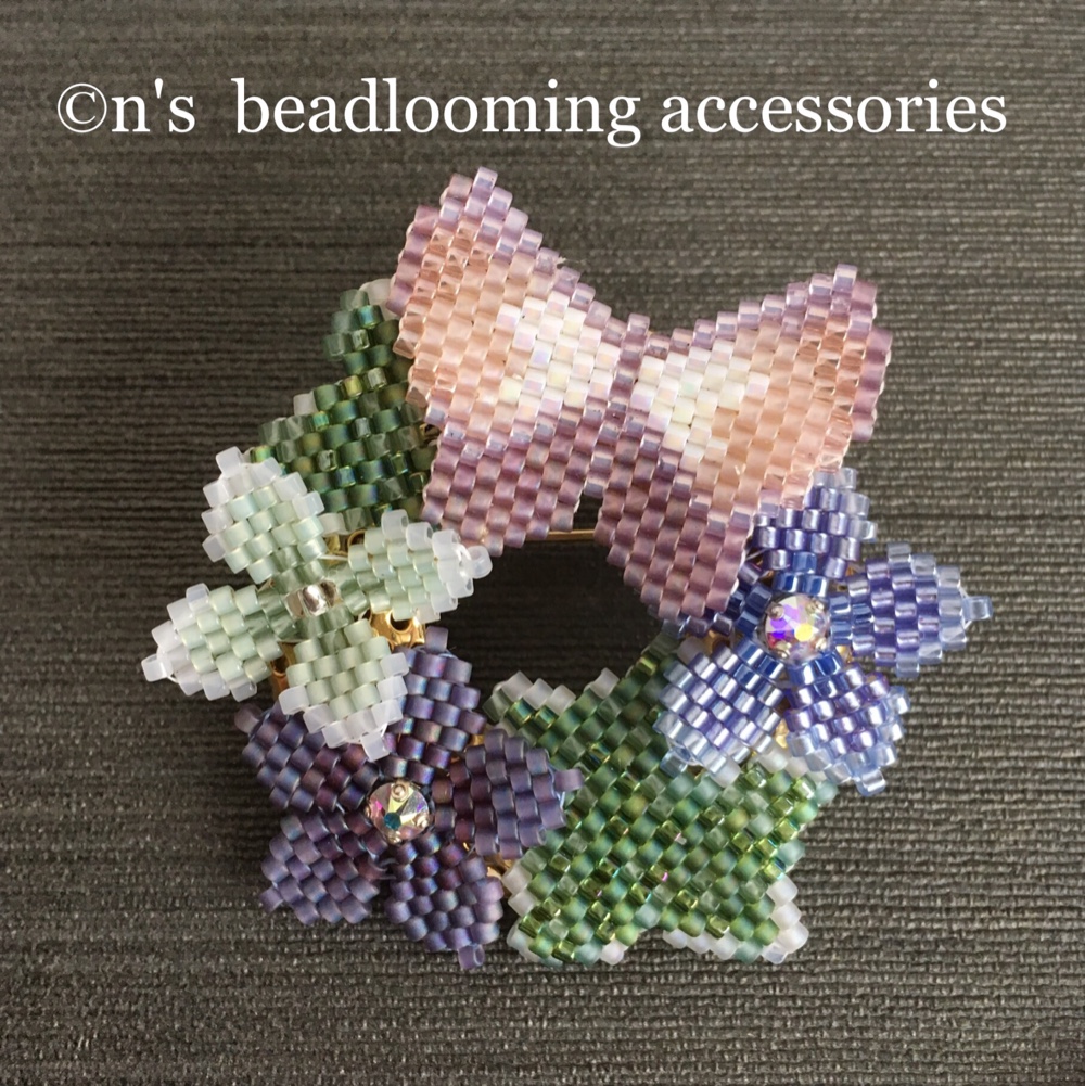 今だけ針、糸付き！シェイプドステッチで作る＊蝶々(薄ピンク)のリースブローチのキット