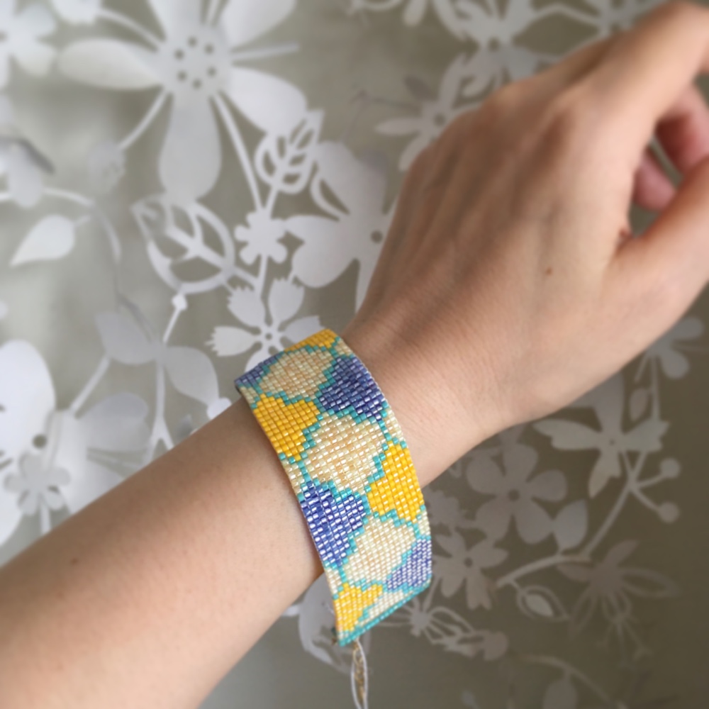 ランタンタイル柄のブレスレット  イエロー×ブルー