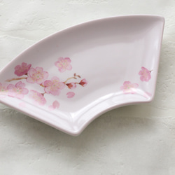 桜ピンクの扇皿♡ 2枚目の画像