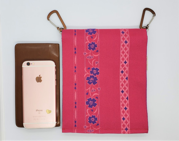 手ぶらでお出かけ！新品の帯地で作ったヒップバッグ「おともし帯（たい）」ピンク×小桜　サコッシュ　ポシェット　御朱印帳入れ 2枚目の画像