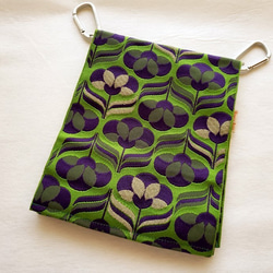 新品の帯地で作ったヒップハングバッグ「おともし帯（たい）」グリーン×紺　レトロな花柄　　帯バッグ　御朱印帳ケースにも 2枚目の画像