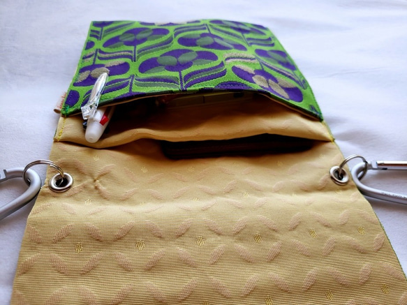 新品の帯地で作ったヒップハングバッグ「おともし帯（たい）」グリーン×紺　レトロな花柄　　帯バッグ　御朱印帳ケースにも 4枚目の画像