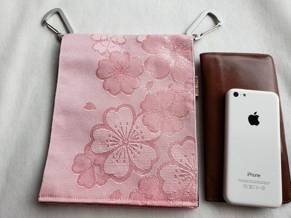 新品の帯地で作ったヒップハングバッグ「おともし帯（たい）」ピンクラメ桜　ポシェット☆サコッシュ☆御朱印帳入れにも 1枚目の画像