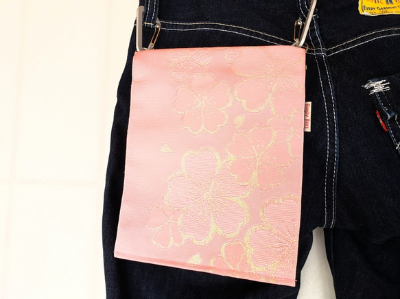 新品の帯地で作ったヒップハングバッグ「おともし帯（たい）」ピンクラメ桜　ポシェット☆サコッシュ☆御朱印帳入れにも 5枚目の画像