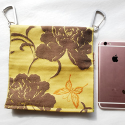 新品の帯地で作ったヒップバッグ「おともし帯（たい）」黄色　牡丹と蝶　ポシェット　ウエストポーチ　スマホ入れ　ポケット 2枚目の画像