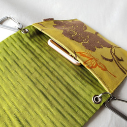 新品の帯地で作ったヒップバッグ「おともし帯（たい）」黄色　牡丹と蝶　ポシェット　ウエストポーチ　スマホ入れ　ポケット 4枚目の画像