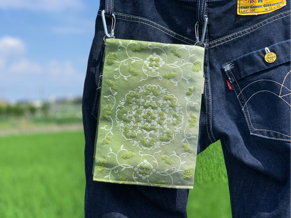 手ぶらでお出かけ！新品の帯地で作ったヒップバッグ「おともし帯（たい）」緑グラデ　サコッシュ　ポシェット　御朱印帳入れにも 1枚目の画像